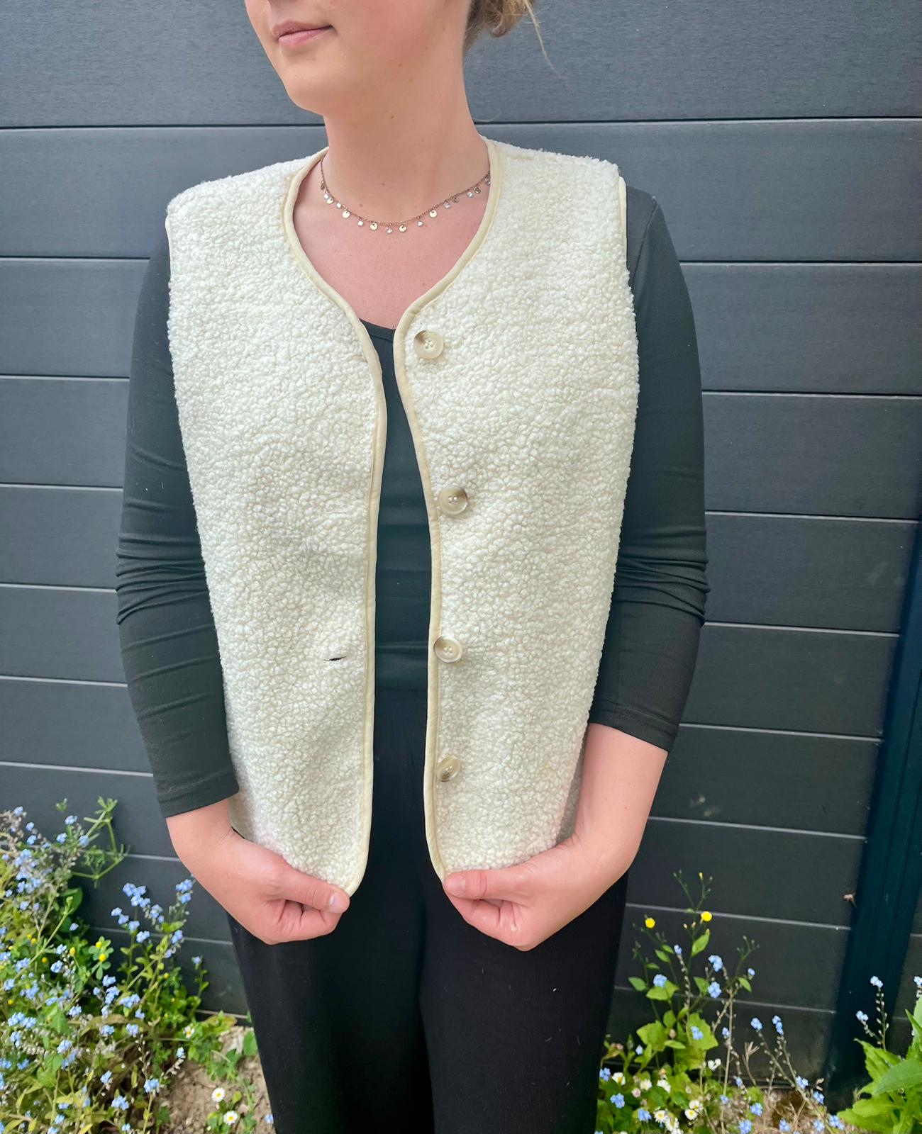 Gilet sans manches à boutons