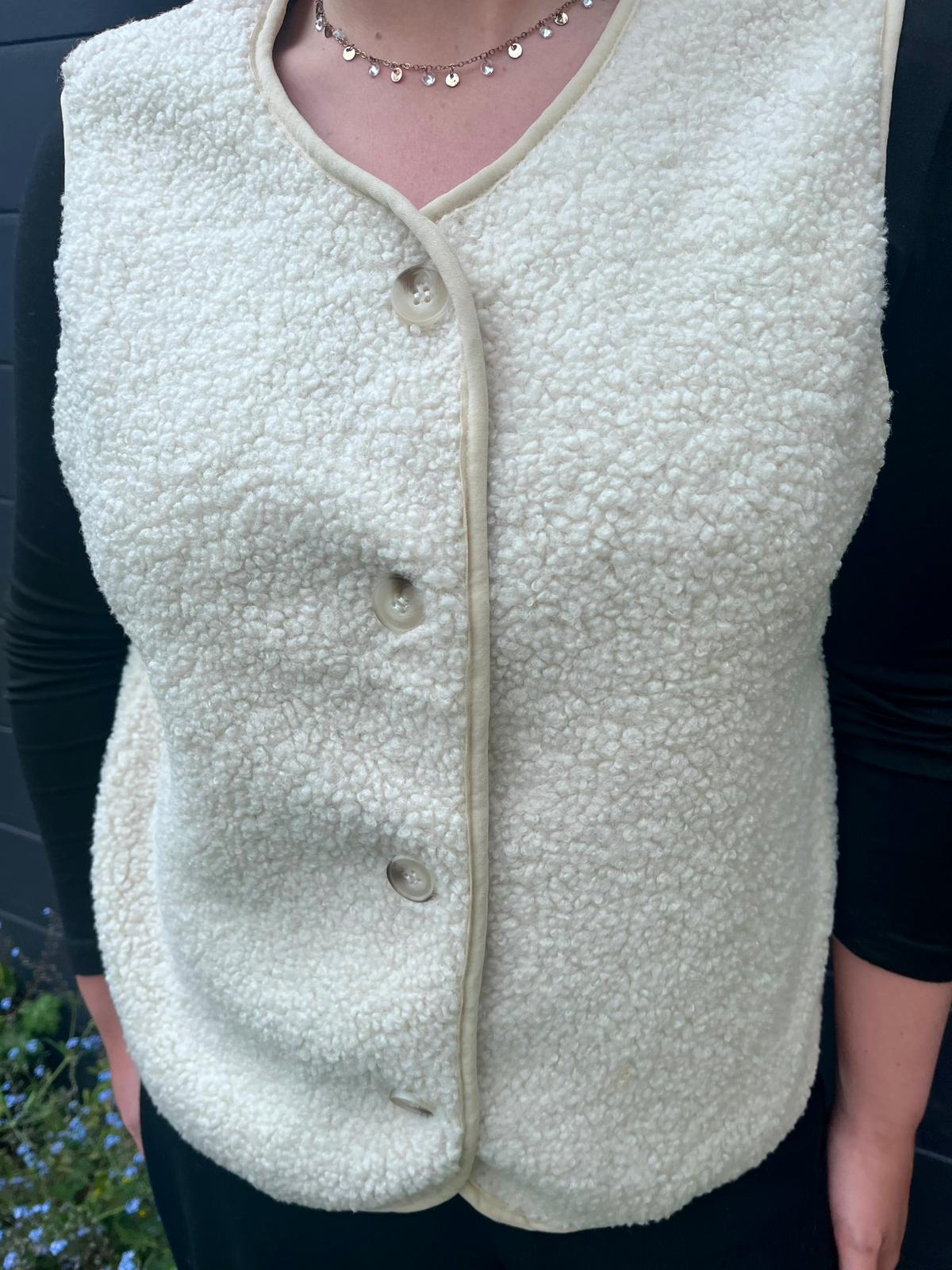 Gilet sans manches à boutons
