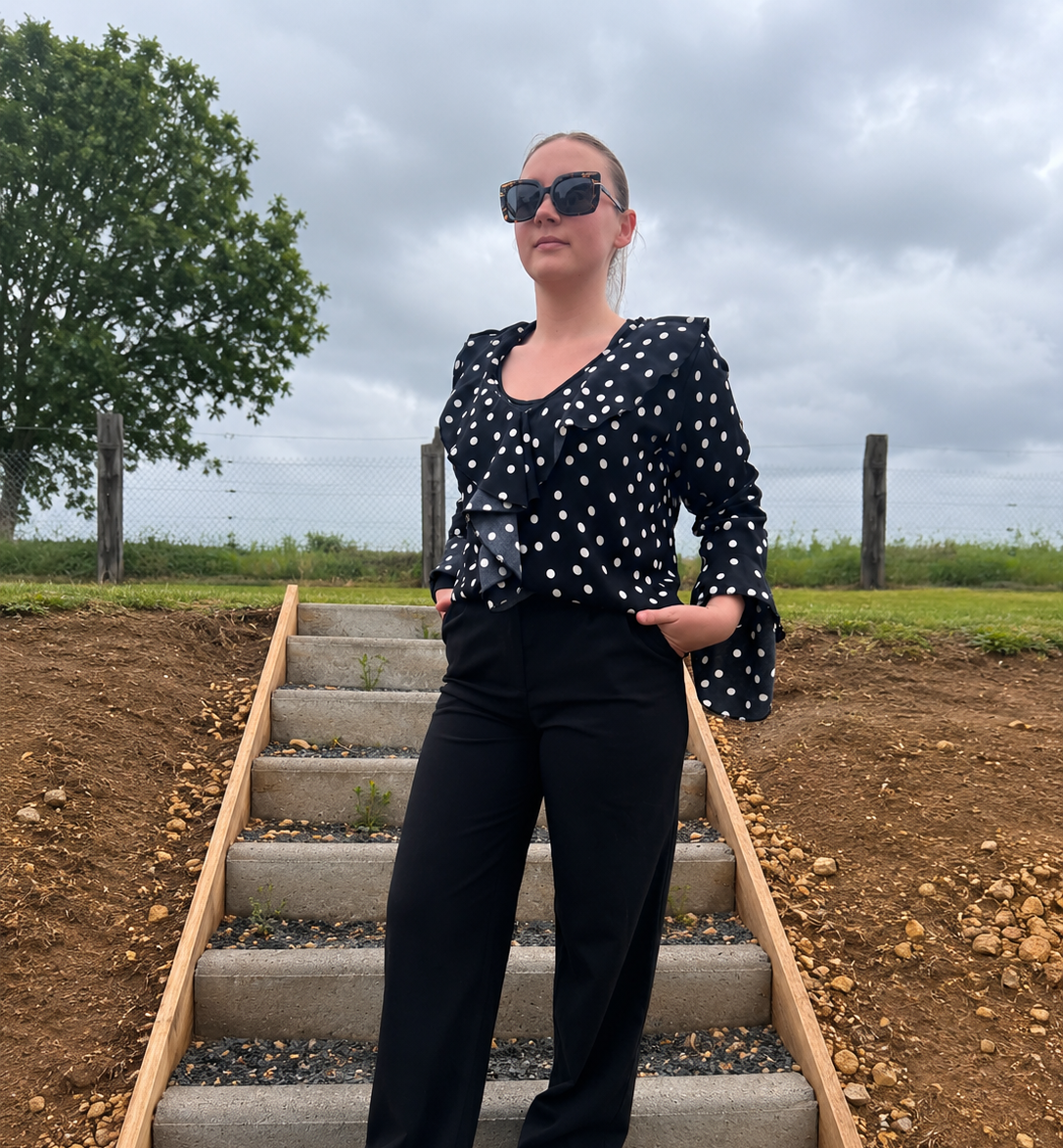 blouse à  pois et volant
