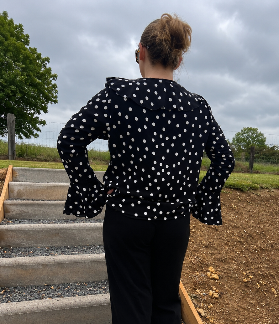 blouse à  pois et volant