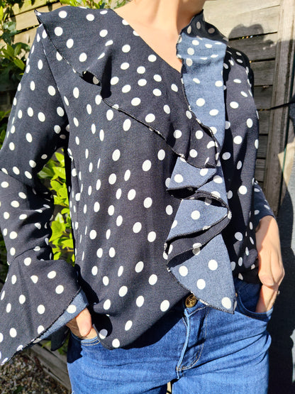 blouse à  pois et volant