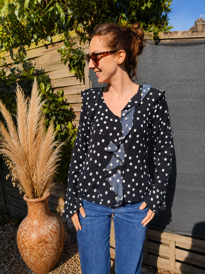 blouse à  pois et volant
